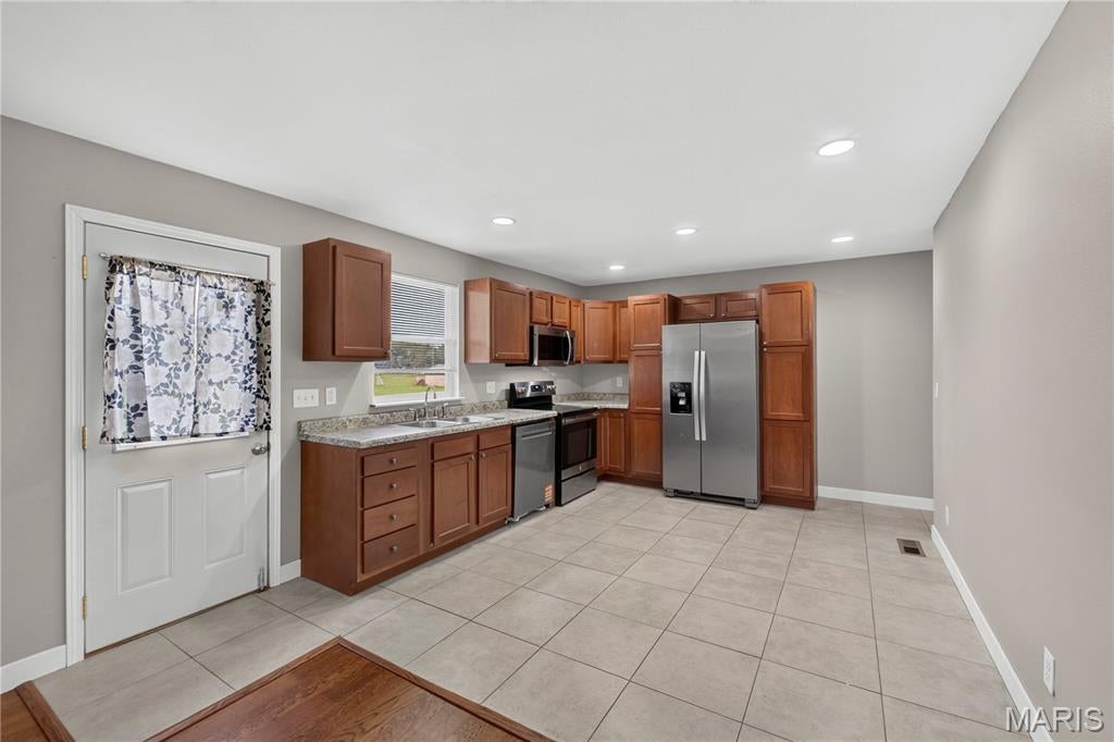 Mayer Wedgwood Green Pheasant Run - Residential Lease