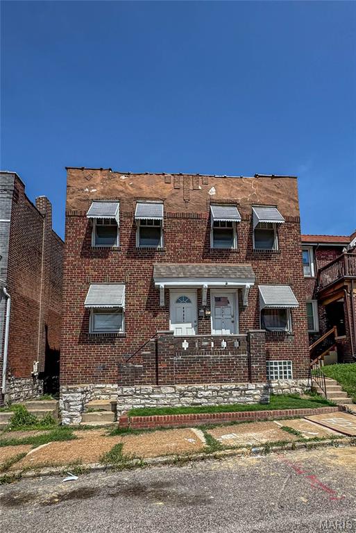 This well-maintained duplex in the desirable Dutchtown neighborhood offers an excellent investment or owner-occupant opportunity. Each unit features a spacious 2-bedroom, 1-bathroom floor plan with comfortable living spaces and functional layouts. Both units have separate utilities and individual systems, including central air conditioning and forced-air heating, providing convenience and independence for occupants. 

Updates include a newer roof (2023), and newer A/C units (2022).

One unit is currently vacant, making it easy to show while also presenting an ideal opportunity for an owner-occupant to move in and offset their mortgage with rental income from the second unit. The basement includes washer and dryer hookups for each unit. Whether you're looking to expand your investment portfolio or purchase your first multifamily property, this Dutchtown duplex offers versatility, solid rental potential, and long-term value.

Seller also has a 4-family for sale at 3654 Montana Ave, Saint Louis, MO, 63116; MLS (26021361). Great opportunity to bundle up 6 total doors conveniently located near each other.