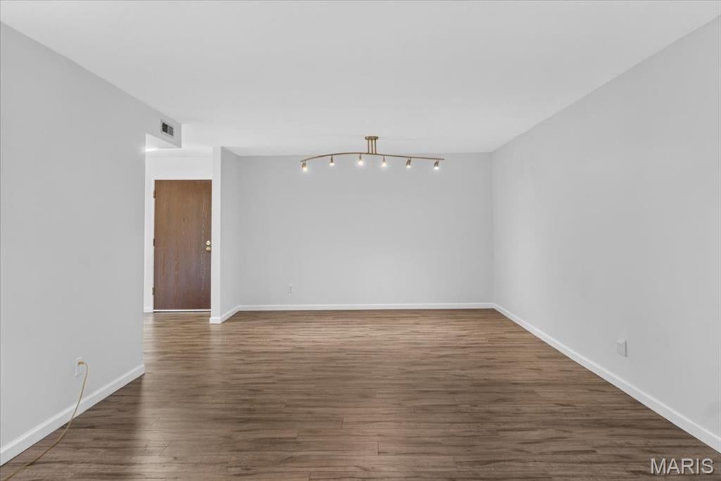 Coeur De Royale Condo - Residential