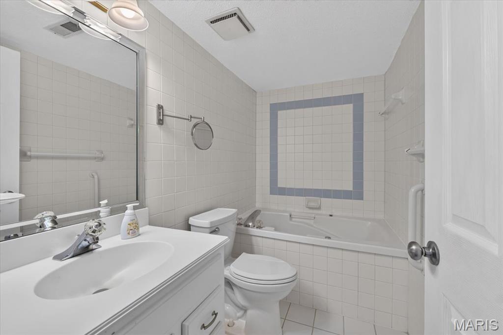 Coeur De Royale Condo - Residential