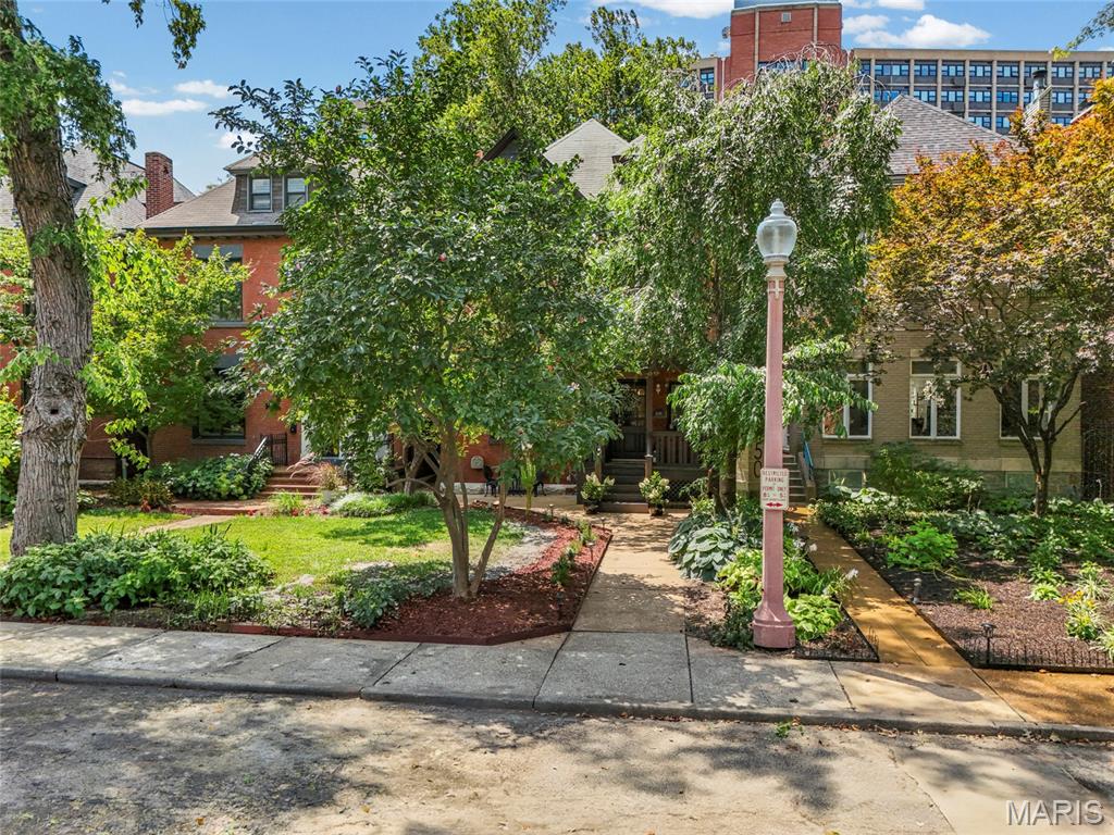 Laclede Ave & Forest Park Boule - Residential