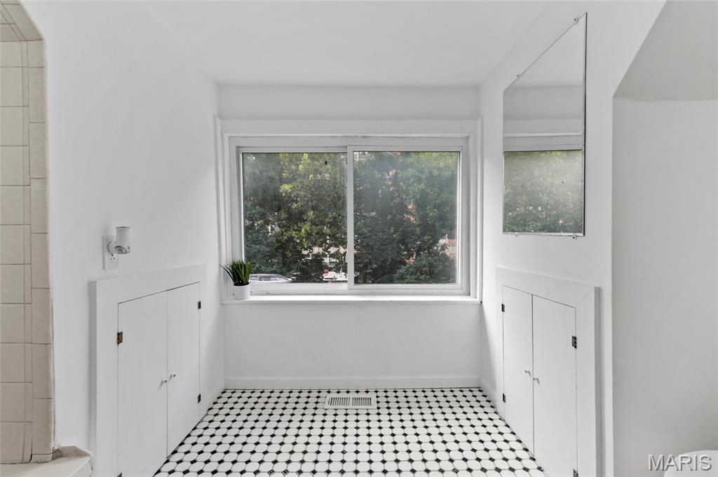 Laclede Ave & Forest Park Boule - Residential