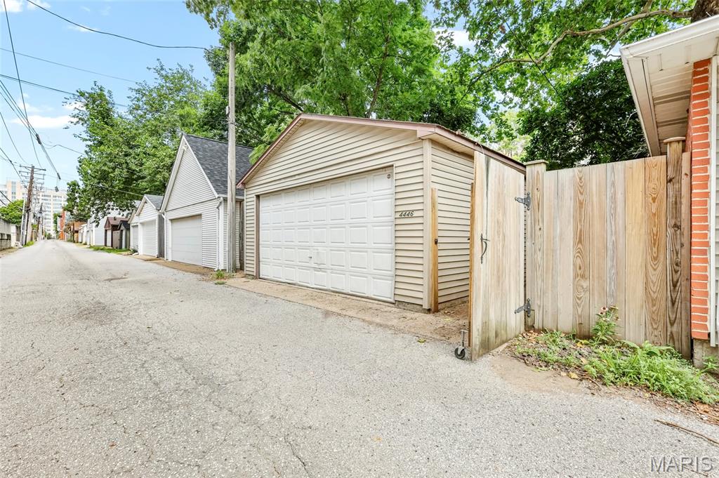 Laclede Ave & Forest Park Boule - Residential