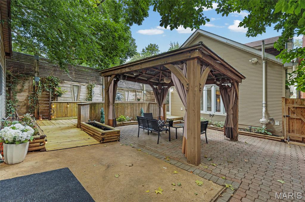 Laclede Ave & Forest Park Boule - Residential
