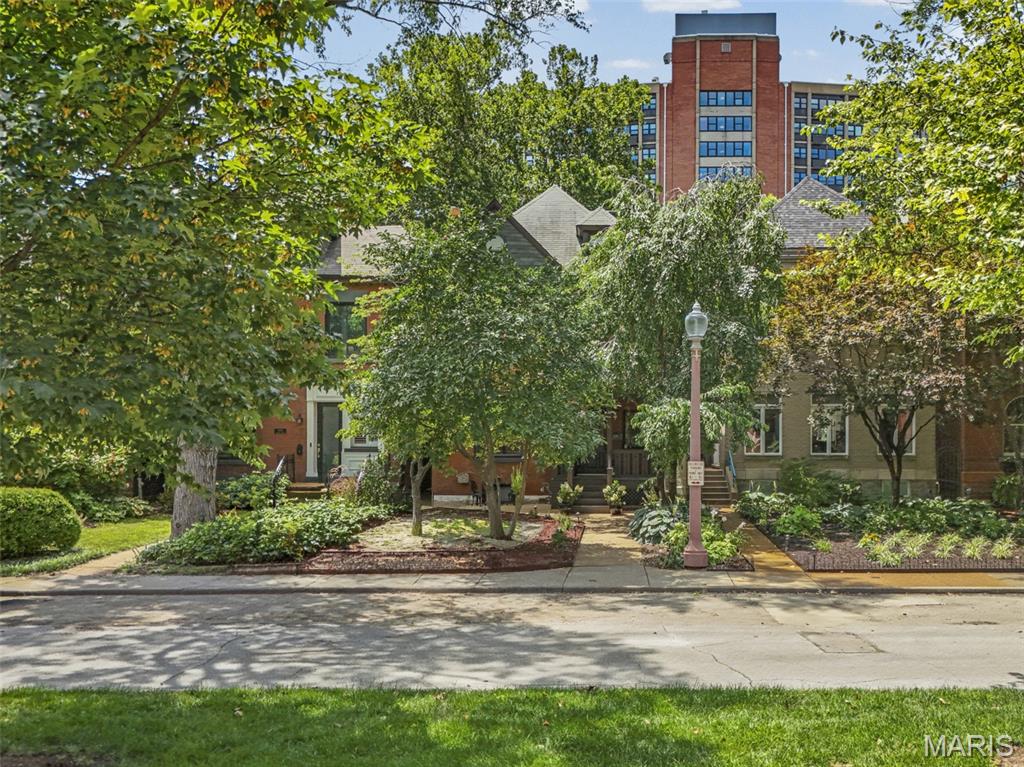 Laclede Ave & Forest Park Boule - Residential