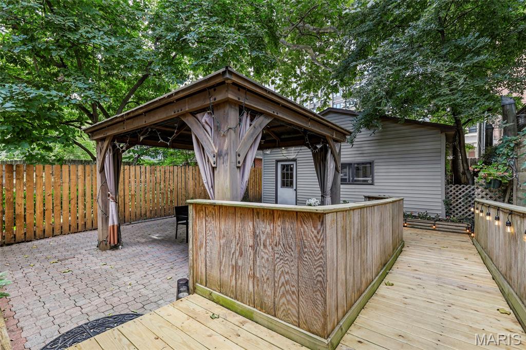 Laclede Ave & Forest Park Boule - Residential