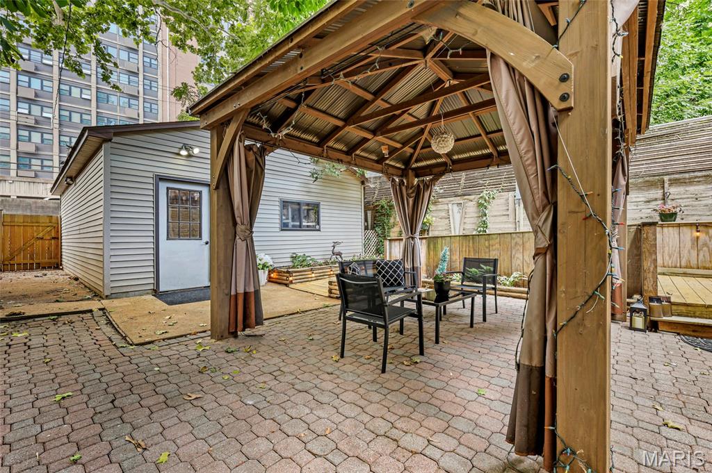 Laclede Ave & Forest Park Boule - Residential