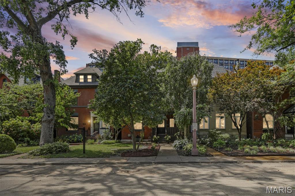 Laclede Ave & Forest Park Boule - Residential