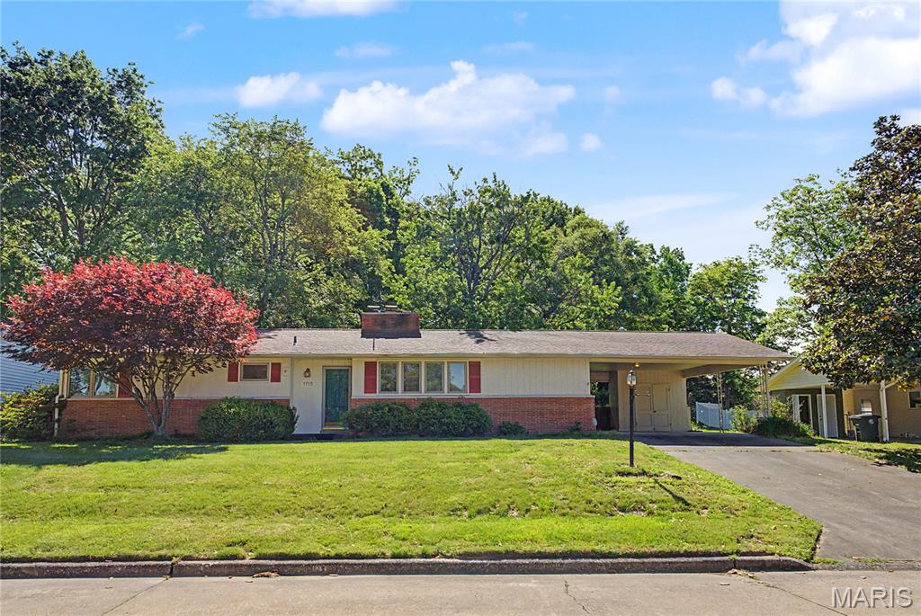 Spread out in this spacious oak hills area ranch with 4 bedrooms and 2 bathrooms. Dining area leads into the large family room with fireplace and room for large family gatherings. Hardwood under some carpet. HVAC approximately 2 years old. Terraced back yard with several shade trees for peace with privacy. Come and make it your own with some updates.