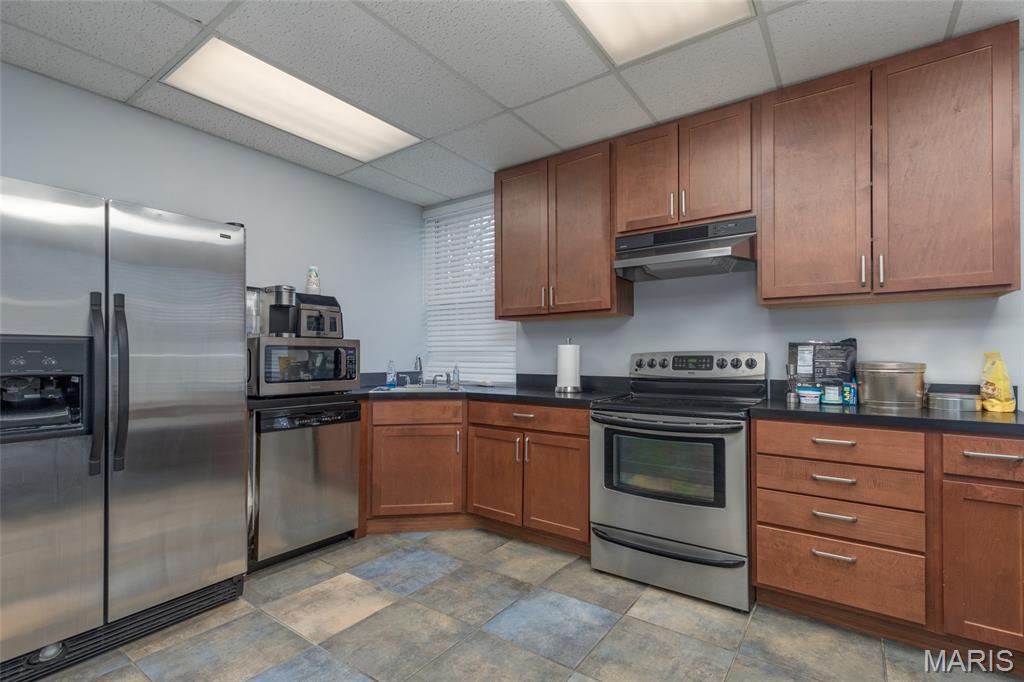 Lindell & Shaws/Us Surv 2037 - Commercial Lease