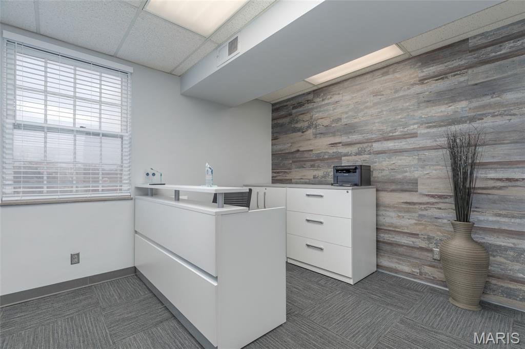 Lindell & Shaws/Us Surv 2037 - Commercial Lease