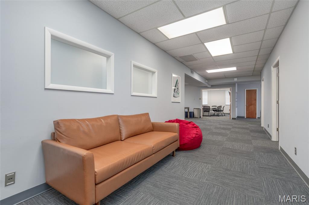 Lindell & Shaws/Us Surv 2037 - Commercial Lease