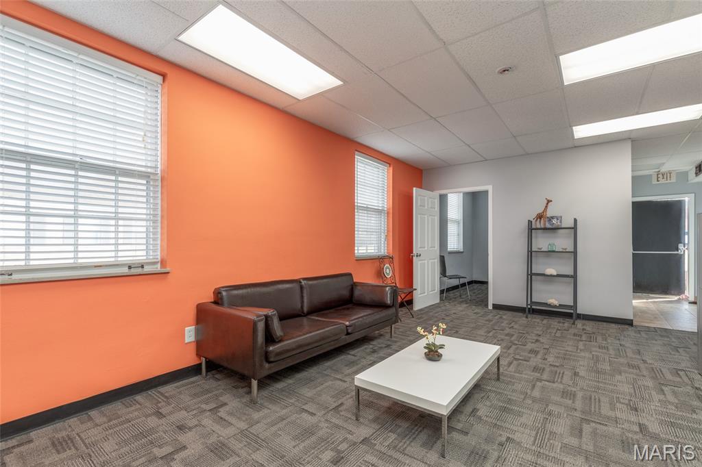 Lindell & Shaws/Us Surv 2037 - Commercial Lease