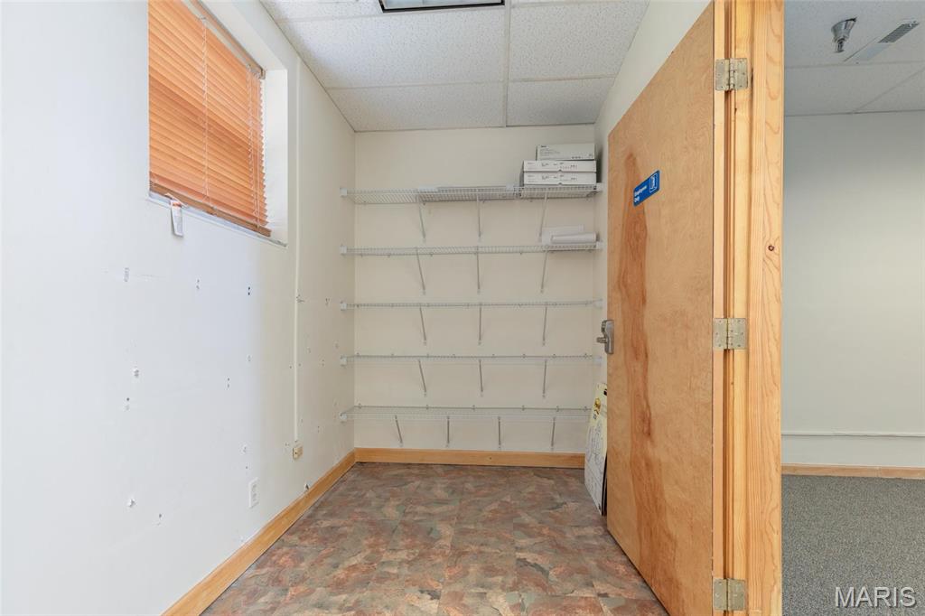 Lindell & Shaws/Us Surv 2037 - Commercial Lease