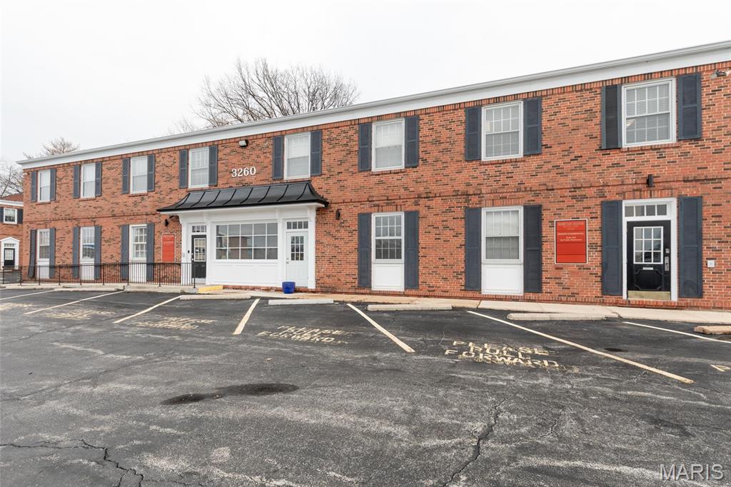 Multiple Suites now available for Lease in the Hampton Manor Office Complex.

3250 Hampton on the first floor is 2,130 Square Feet which consists of a reception area, 2 restrooms, full kitchen, 5 private offices and a large training room for group therapy sessions.  There is also a second floor space in the 3260 Hampton Ave building which is 3,200 S.F. featuring a large conference room, 5 private offices, bullpen, and large storage room and also a second floor space in 3270 Hampton which is wide-open with the exception of 2 restrooms and one private room.  

The property offers abundant parking, building and pole signage for tenants and professionally managed exterior.

The property is located approximately 1 mile south of I-44 on Hampton between Arsenal and Fyler. Location: City, High Traffic
