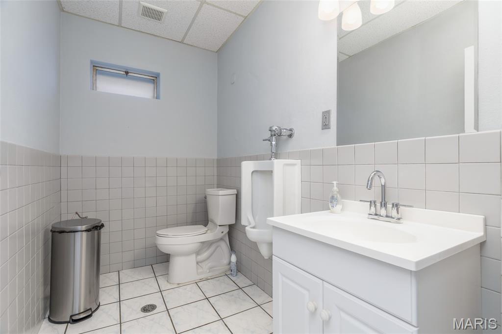 Lindell & Shaws/Us Surv 2037 - Commercial Lease