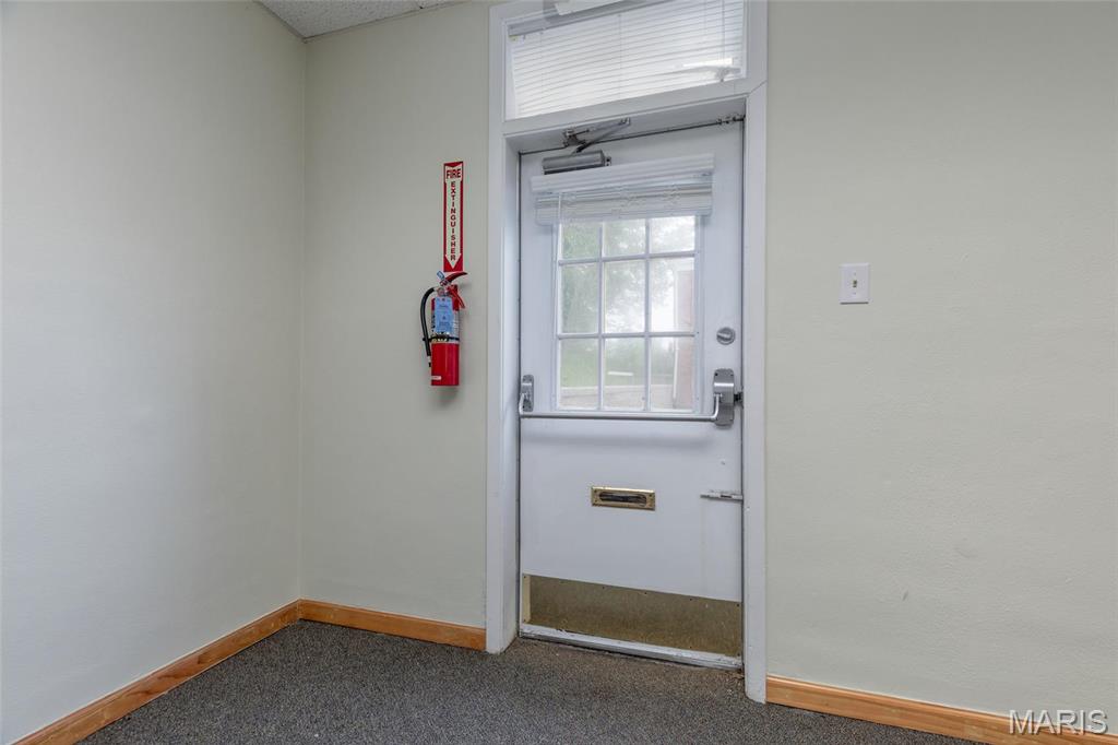 Lindell & Shaws/Us Surv 2037 - Commercial Lease