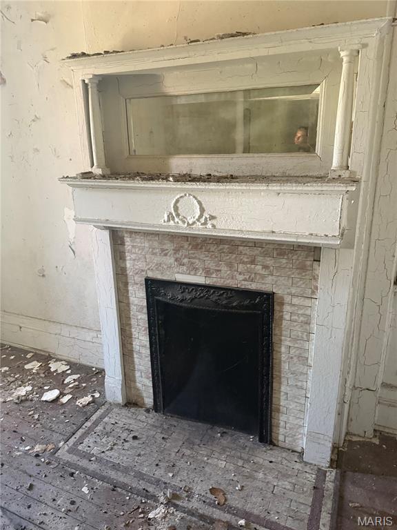 This 4-Family historic property on a quiet street offers an exciting investment opportunity in a rapidly developing area in the Central West End with ARV over $350K! All 2BR/1BA spacious units are over 1000 sq ft. Exterior tuck pointing has already been completed along with all new decking and back porches constructed with high-end timber.