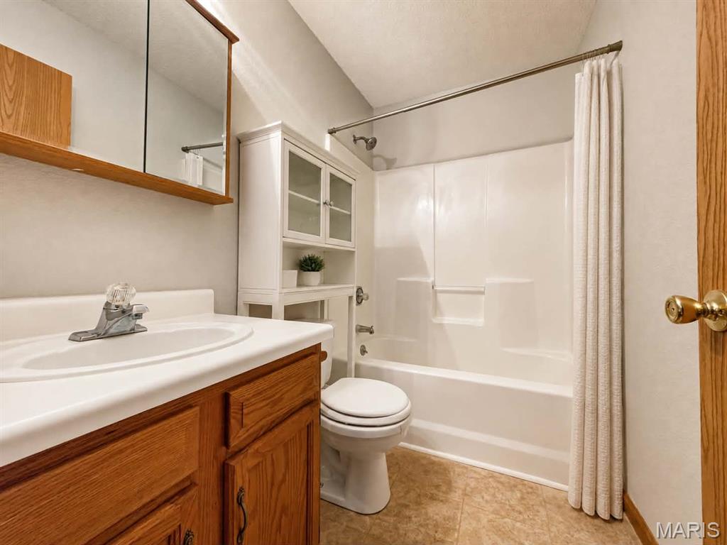 Hillcrest Manor - Residential