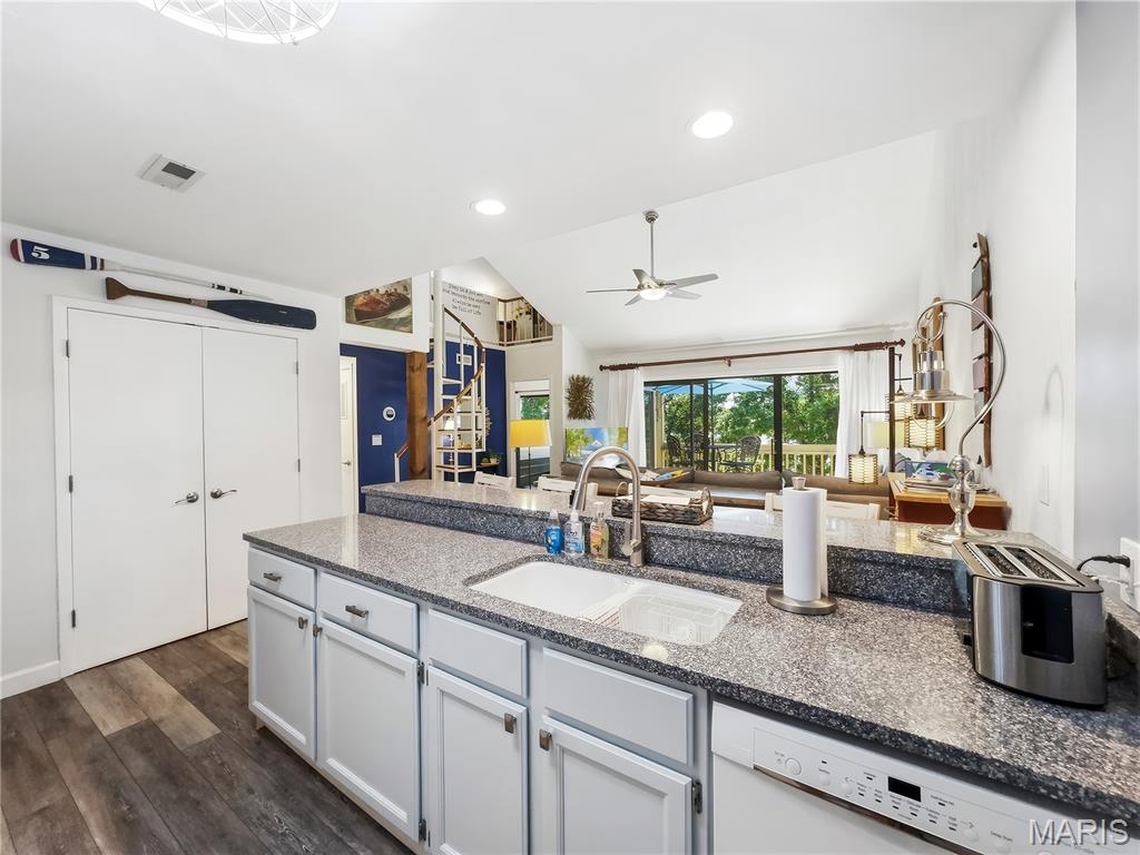 Baypoint Village Con - Residential