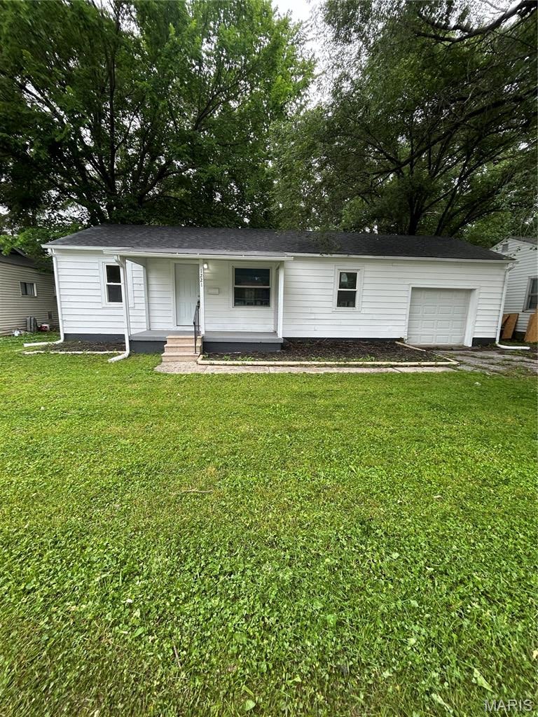 3 bedroom 1 bath home with attached 1 car garage. Fresh renovation just completed. Add this to your portfolio today. Close to Shopping Areas, Schools, Public Transportation and Interstate Highways. This is a Must See!!!!! Buyer to verify all Listing data including but not limited to sq. ft., measurements, features, lot size, taxes/exemptions, schools and etc.
