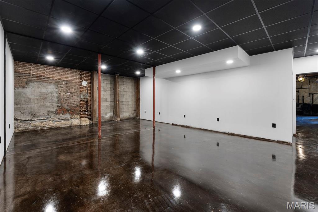 n/a - Commercial Sale