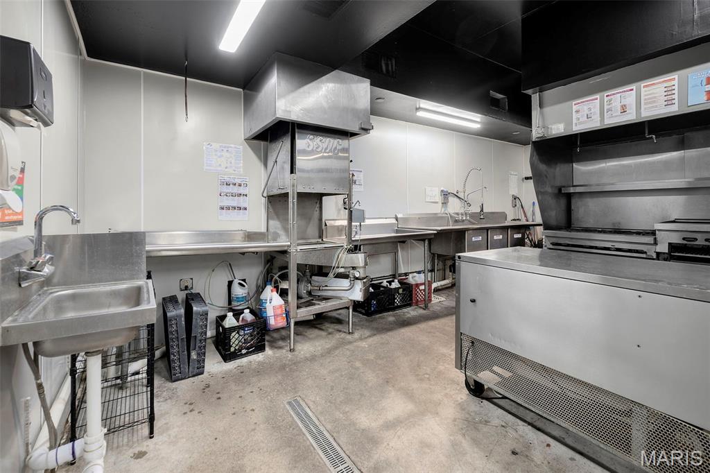n/a - Commercial Sale