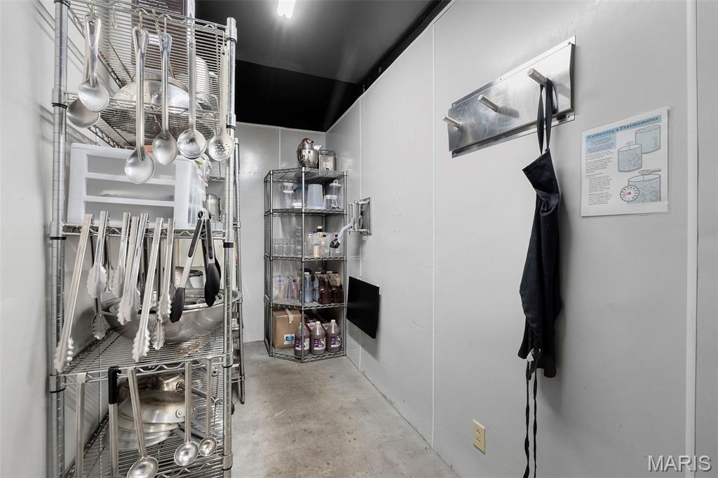 n/a - Commercial Sale