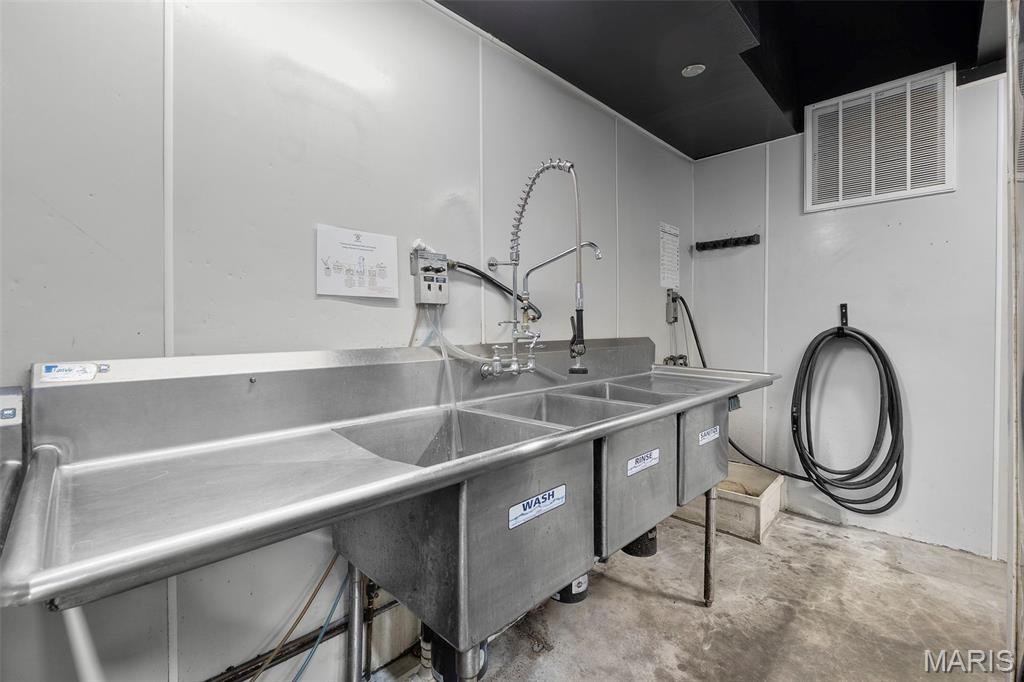 n/a - Commercial Sale