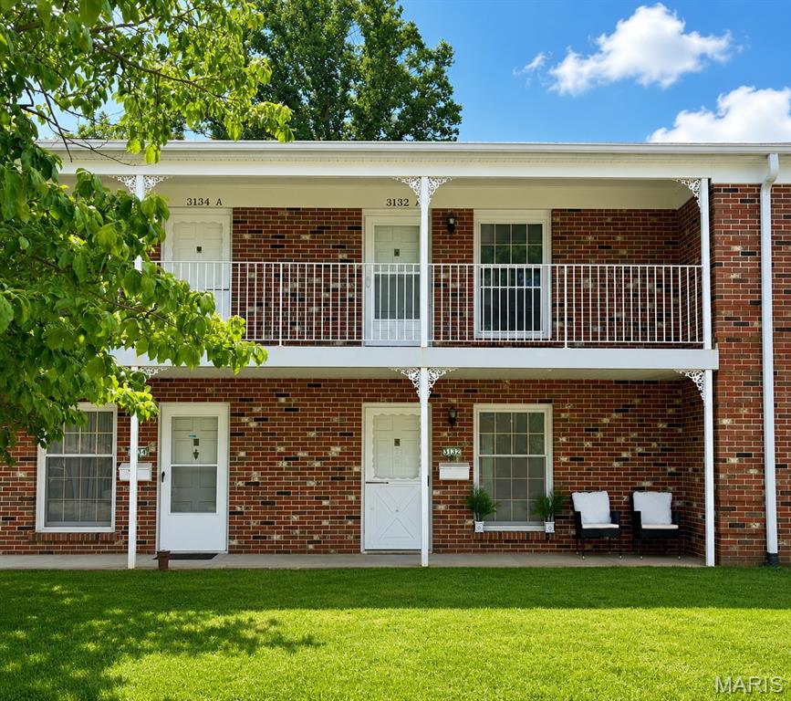 Price & Location! Welcome to Bridgecrest Estates 1 in desirable Bridgeton, MO; your next great
opportunity for low-maintenance living! Whether you're downsizing, a first-time homebuyer, or wanting a sense of community, this newly renovated 1-bed, 1-bath main-level condo is for you! Located in a 55+ community, it features new flooring, new stainless steel appliances, new HVAC system, freshly painted walls, updated bathroom, & recessed lighting. BONUS: Sliding patio door located in bedroom for an abundance of added natural light & convenient access to your nicely-sized covered patio & tranquil view.  If you desire more tranquility, trail on over to the community's pond area just a brief walk across the community! You'll have ample to do with the kids/grandkids visiting for the weekend due to your convenient location nestled near St. Louis Lambert Airport, Creve Coeur Lake Park, Bridgeton Athletic Complex & Aquatic Park, and Berry Hill Golf Course. With plenty of shopping & dining options down the St. Charles Rock Road strip, you'll never run out of things to do! So, book your showing today!