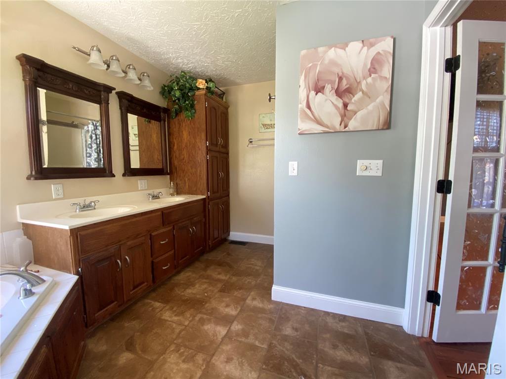 MEADOW WOOD ESTATES - Residential