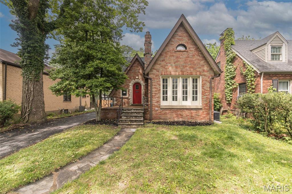 COMPLETELY REMODELED AND MOVE-IN READY!
Welcome to 2471 Northland Avenue, a stunning renovation that combines modern luxury with exceptional living space. Offering 4 bedrooms, 2 full bathrooms, and over 2,100 square feet of beautifully updated living area, this home delivers the space and finishes today's buyers are looking for.
Step inside and immediately notice the fresh, contemporary design, open living spaces, and attention to detail throughout. The heart of the home is the gorgeous new kitchen featuring quartz countertops, stainless steel appliances, custom cabinetry, and modern finishes that make both everyday living and entertaining a pleasure.
Both bathrooms have been completely renovated with upscale finishes and designer touches, creating a luxurious, spa-like feel. The spacious floor plan offers flexibility for families of all sizes, with generous bedrooms and multiple living areas that provide room to relax, work, and entertain.
Outside, you'll find a large yard with plenty of space for gatherings, pets, gardening, or simply enjoying the outdoors. Conveniently located near shopping, restaurants, parks, schools, and major highways, this home offers the perfect combination of comfort and convenience.
Homes with this amount of space and this level of renovation are hard to find. Everything has been done for you—simply move in and enjoy. Schedule your private showing today before this beautiful home is gone!