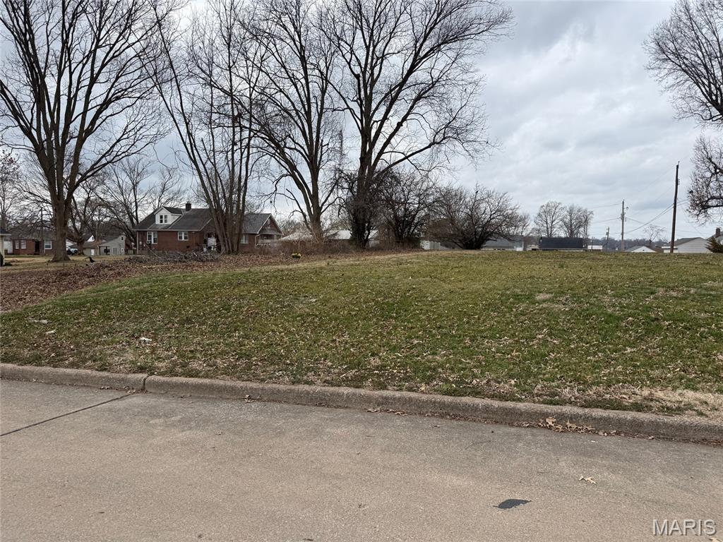 Great lot located near hospitals, downtown Cape Girardeau and ready for a new home! All utilities ready for build.