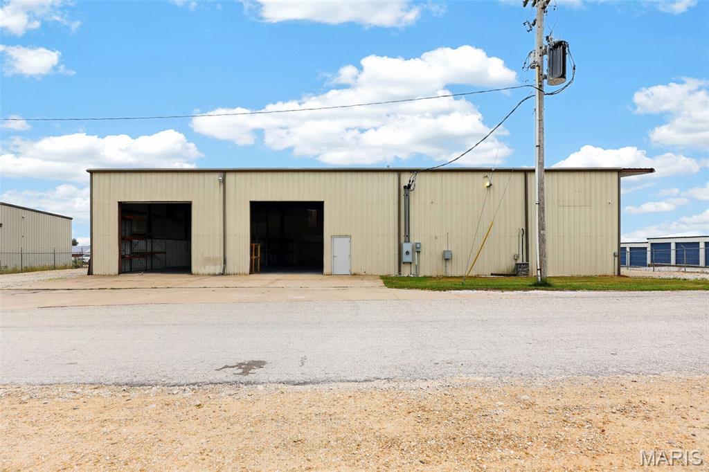 Excellent owner-user and investment opportunity in Wright City, Missouri. This approximately 9,000 SF industrial/warehouse property offers a versatile combination of warehouse space, office space, and mezzanine area.
The property includes building, equipped with two 3-phase electrical service, providing the power capacity needed for a variety of industrial, manufacturing, fabrication, contractor, equipment, storage, and commercial operations.
The buildings feature approximately 20 feet of clear height, providing excellent vertical storage and operational flexibility.
Features:
Approximately 9,000 total SF
20' clear height
Mezzanine
Office space
Two 3-phase electric
Flexible warehouse/industrial space
Suitable for owner-user or investment use
Wright City, Missouri location
Potential Uses
The property may be well suited for:
Warehouse and distribution
Manufacturing
Light industrial
Contractor operations
Equipment storage
Fabrication
Automotive-related businesses
Wholesale operations
Owner-user commercial operations
Investment property
