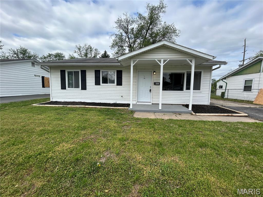 3 bedroom 1 bath home. Fresh renovation just completed.. Add this to your portfolio today. Close to Shopping Areas, Schools, Public Transportation and Interstate Highways. This is a Must See!!!!! Buyer to verify all Listing data including but not limited to sq. ft., measurements, features, lot size, taxes/exemptions, schools and etc.