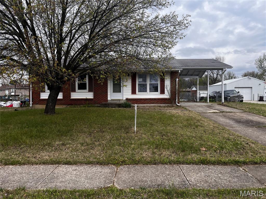 (needs foundation repairs) Three bedroom ranch home, quiet cul-de-sac, on nearly 1/4 acre fenced lot. Features front entry and covered carport side entry-  vinyl windows, bright living room with double window, rear slider door at dining area,  chainlink fence & gate to backyard.  Furnace and a/c mfg 2015 and water heater late 2020.   ***Financed offers must include: POF & Lender Pre-approval Letter. Cash offers must include POF. Corporate offers must include Corporate Resolution reflecting authorized signer. Buyer(s) to verify Sq Ft. of lot and structure. Property SOLD "AS-IS".  Offers will be reviewed after 7 days on the market unless you receive other instruction from your REO Specialist.