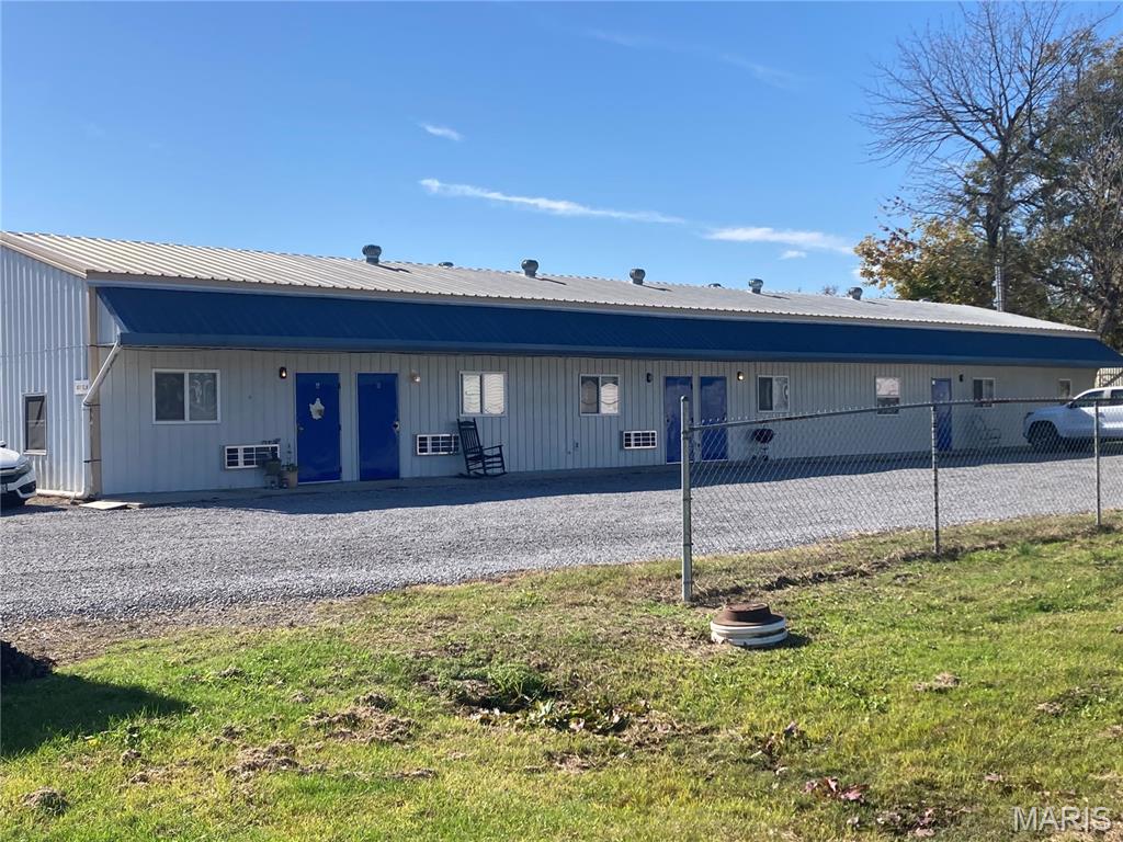 2503 Bridge is a single family rental - 403 Elm is a 5 unit rental on the same Tax ID #.  Both buildings to be sold together.
New HVAC & Garage Door