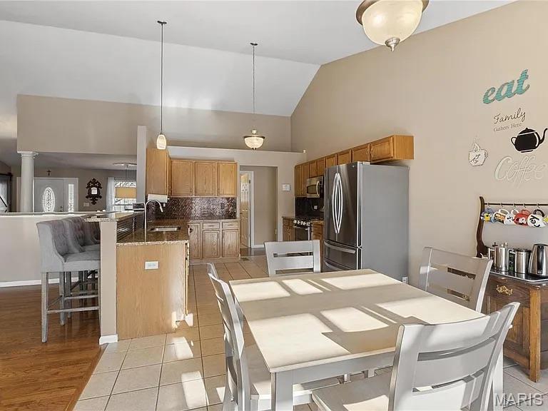 THE ESTATES AT PRAIRIE CROSSING - Residential Lease