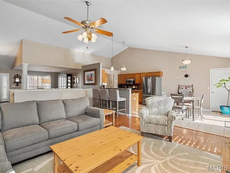 THE ESTATES AT PRAIRIE CROSSING - Residential Lease