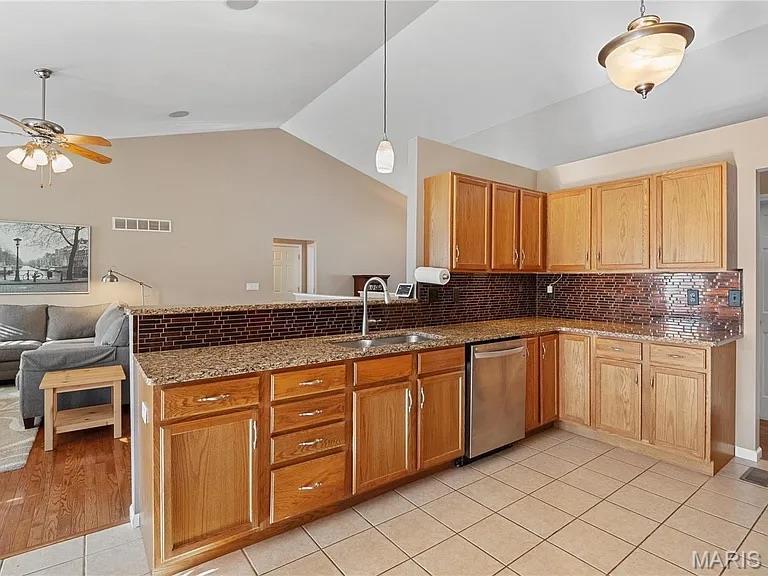 THE ESTATES AT PRAIRIE CROSSING - Residential Lease