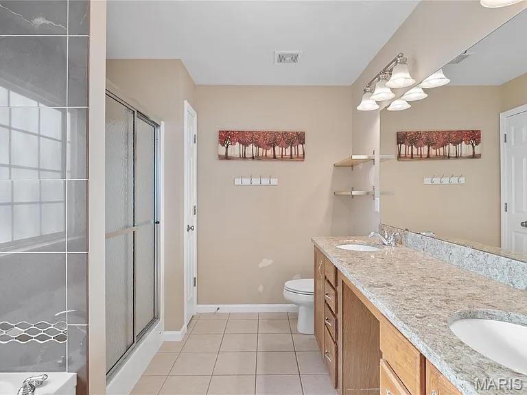 THE ESTATES AT PRAIRIE CROSSING - Residential Lease