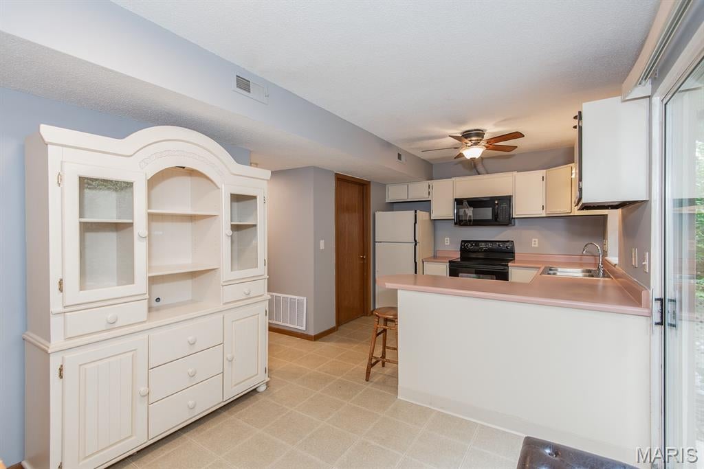 Cross Creek Condo Ph One Area - Residential