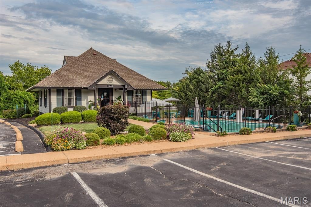 Cross Creek Condo Ph One Area - Residential