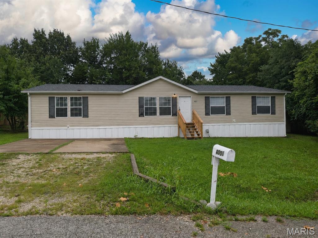 Sitting at the end of the road, this beautifully remodeled 4 bedroom/2 bathroom home is waiting for you. Walk into an open floor plan offering a view of the backyard thru your sliding patio door. Off the family room is the dining room and kitchen. The kitchen hosts stainless steel appliances and an abundance of cabinets and counter tops, as well as a pantry. The primary bedroom has a large walk-in closet and a luxurious bathroom. All of the bedrooms support large closets. The back and side yard back to woods offering some privacy. Don't miss this 1800. Sq. Ft. Home.