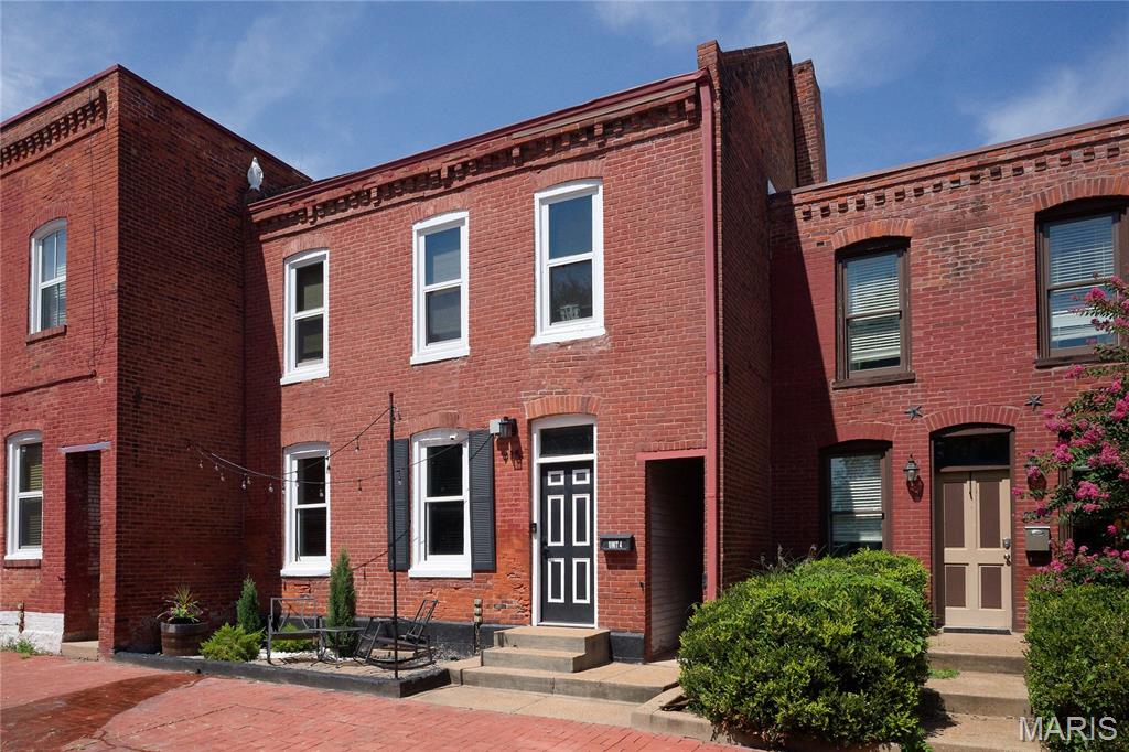 Main-level, no-step living in the heart of  Soulard! This sharp, updated condo features an open-concept floor plan with gleaming floors and a gourmet kitchen offering stainless steel appliances, a breakfast bar, adjoining breakfast area, and convenient in-unit washer/dryer. Two nicely sized bedrooms provide ample closet space.  Step outside and enjoy the charming front stone sitting area, perfect for relaxing and taking in the neighborhood. Low HOA fees add to the appeal.  Enjoy everything that makes Soulard special—walk to Soulard Market, Anheuser-Busch, restaurants, bars, shops, and neighborhood parks. A fantastic opportunity to enjoy easy, low-maintenance living in one of St. Louis’ most vibrant neighborhoods.
