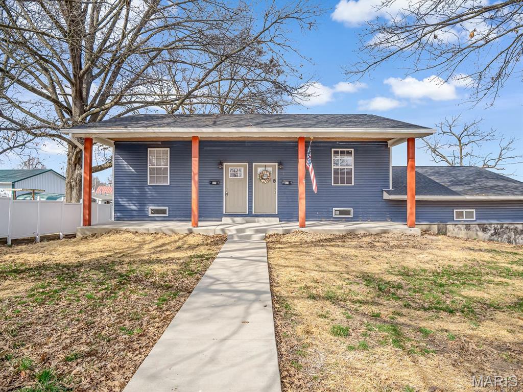 Beautifully maintained 2-bedroom, 1.5-bath split-level townhouse in Red Bud offering modern finishes, efficient living, and excellent curb appeal. The open-concept lower level features durable wood-look flooring, a bright living area, and a stylish kitchen with refrigerator, range/oven, dishwasher and microwave provided. Sliding doors provide great natural light and convenient access to the backyard. Upstairs you’ll find two comfortable bedrooms with neutral finishes, ceiling fans, and ample closet space, along with an updated full bath. A convenient in-unit laundry area and attached one-car garage add everyday practicality, while the covered front entry enhances the home’s welcoming exterior. Pets are negotiable with screening and owner approval. Renter’s insurance is required. Smoking, vaping, or similar activities are not permitted inside the home. Most leases are for 12 months or longer, and tenants are responsible for all utilities. The owner provides lawn mowing. Shorter lease terms may be available at a higher monthly rent. A $60 nonrefundable screening fee applies to each adult occupant. Information is believed accurate but should be independently verified by prospective tenants and their representatives. This property is professionally represented, and we do not advertise on Facebook Marketplace. If you see this property advertised on Facebook Marketplace, it is likely fraudulent and should be reported to Facebook immediately.