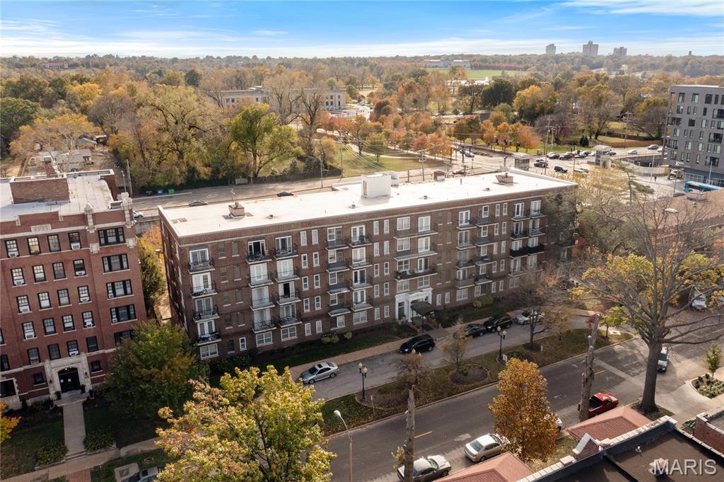Pershing Ave Condo - Residential