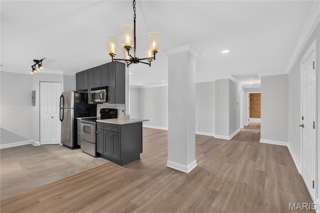 Pershing Ave Condo - Residential