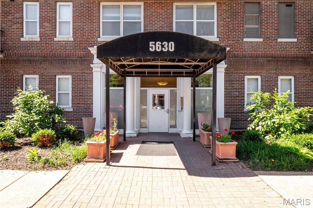 Pershing Ave Condo - Residential
