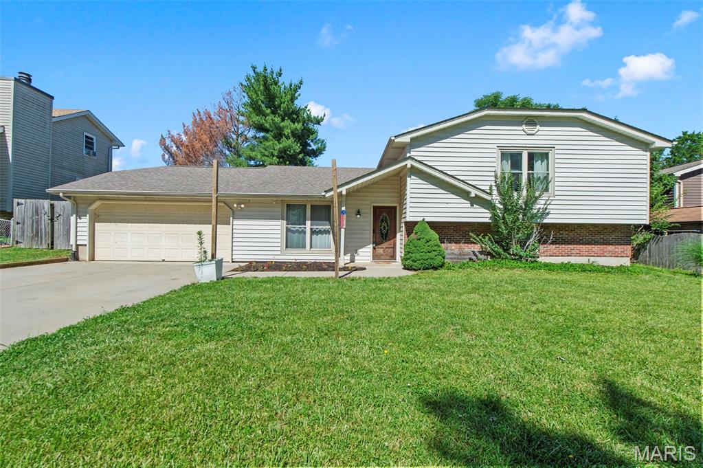 4 bedrooms, 2.5 baths, and a whole separate heated and cooled 252-square-foot bonus structure in the backyard?! If you’ve been looking for a great home in a great location, plus a separate space for a home office, hobby room, workshop, man cave, or teenage hangout, this is it. It even has a full foundation for added storage.
This multi-level home offers over 2,100 square feet of finished living space, with vaulted ceilings and an open layout on the main level. The kitchen includes a center island, breakfast bar, pantry, and an adjoining dining area.
Upstairs, the primary suite has a private bath, vanity, along with three additional bedrooms and a hall bath. The partially finished lower level adds a large recreation room with a wood-burning fireplace, daylight windows, a half bath, and ample storage.
Additional features include tilt-in windows, a 2-car attached garage, and accessible doorways. Located in the Oakridge Estate subdivision just off Knaust Road, the home is part of St. Peters, which offers 27 parks covering more than 1,200 acres, over 30 miles of trails, the St. Peters Rec-Plex, and Mid Rivers Mall for shopping. It’s also just minutes from historic Cottleville’s restaurants, shops, and Frankie Martin’s Garden, and is zoned for Progress South Elementary, Fort Zumwalt South Middle, and Fort Zumwalt South High.